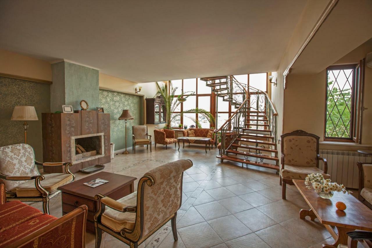 Caravan Villa Tbilisi Buitenkant foto